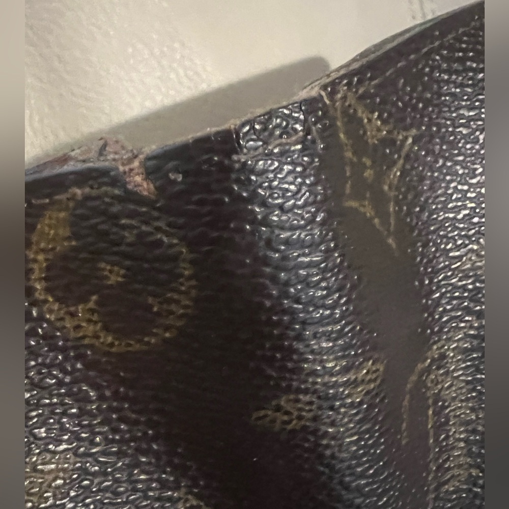 Louis Vuitton Men’s Monogram Bi-Fold Wallet - Picture 10 of 16